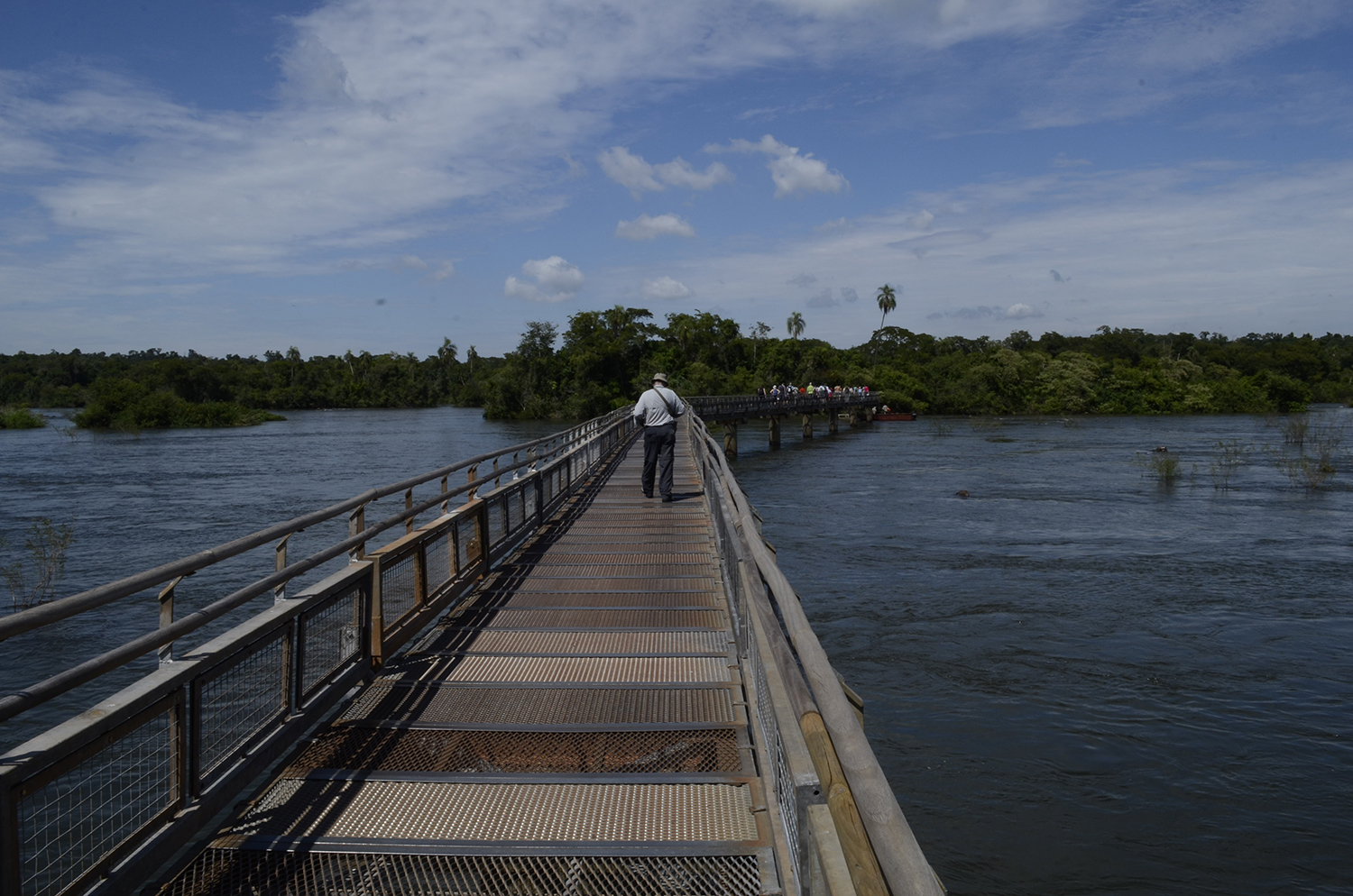 Iguzú, con sus pasarelas