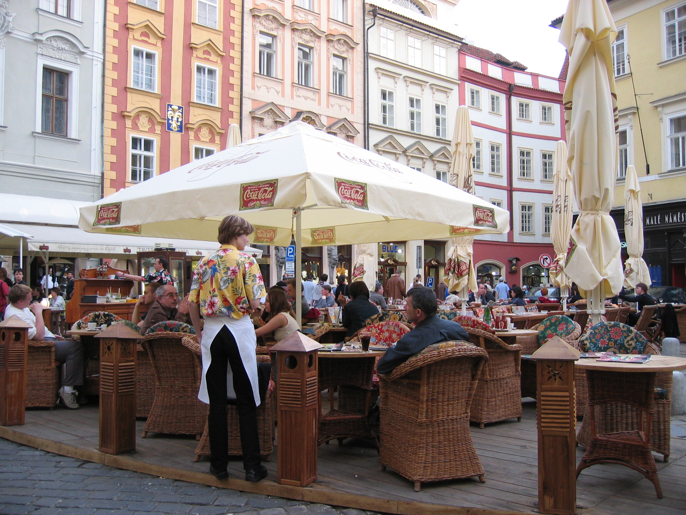 Praga, 2004. Tomando el aperitivo