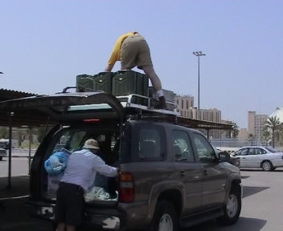 Kuwait 2003. Cargando el coche para ir a Bagdad