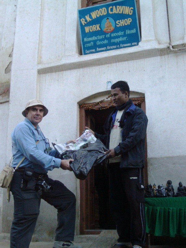 Nepal, 2004. Comprando artesanía