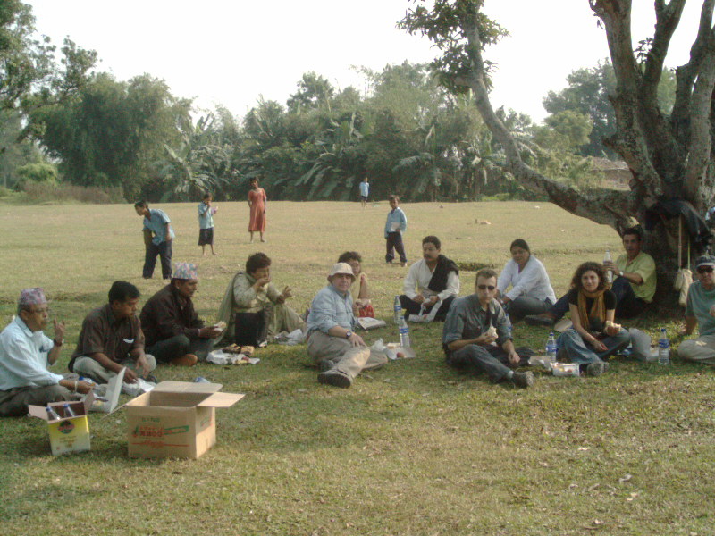 Nepal, 2004. Comiendo en el campo